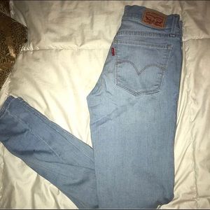 710 Levi’s Supper Skinny Jeans